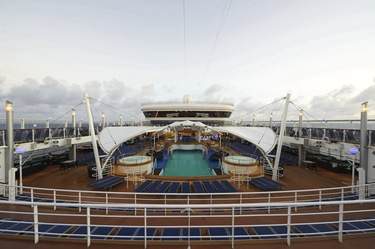 NCL Norwegian Dawn Oasis Pool Deck 3.jpeg